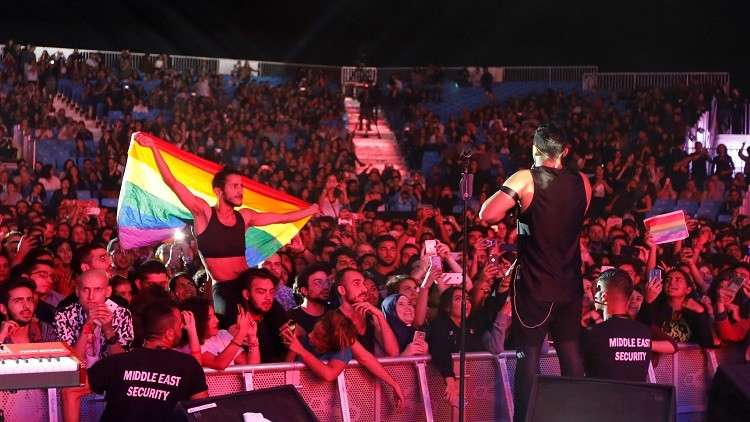 بعد شعار (المثليين)! منع (مشروع ليلى) من الغناء في مصر