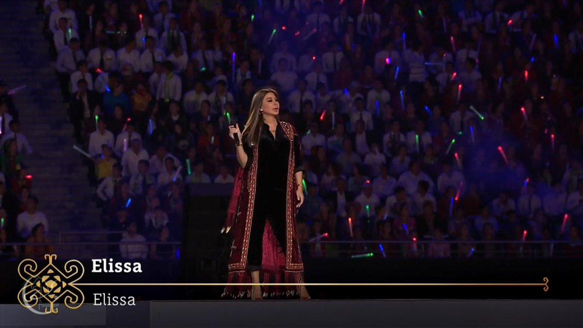 بالصور: اليسا تتألق بزي تقليدي خلال حفلها في تركمانستان