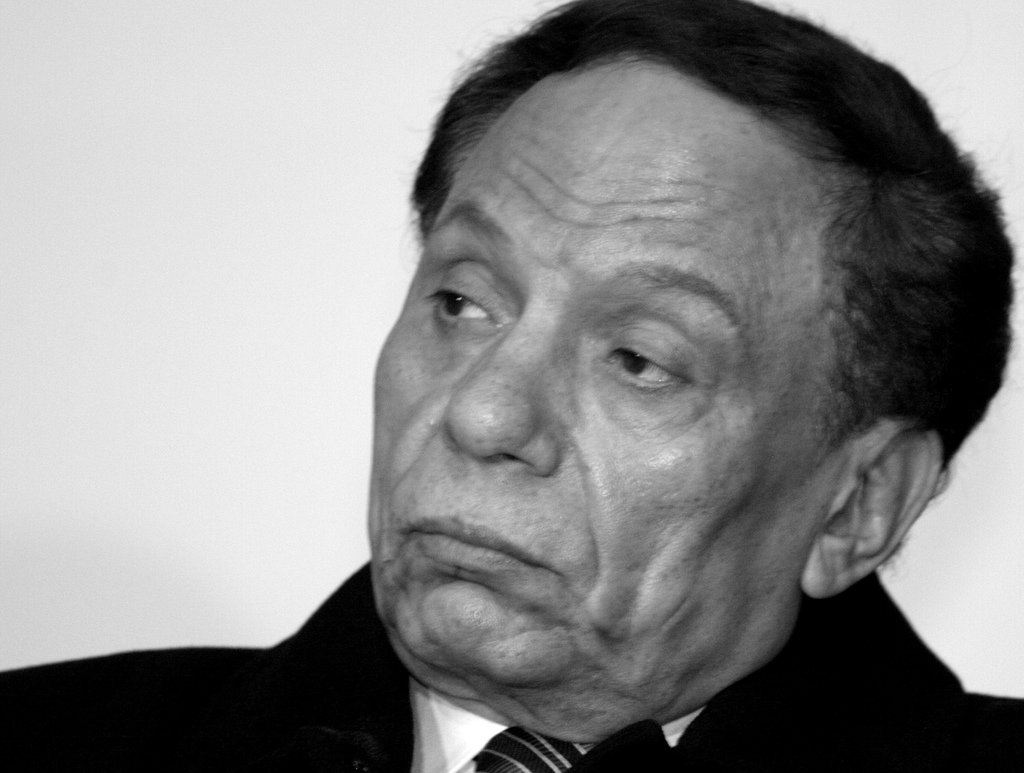 أشرف زكي يكشف حقيقة وفاة عادل إمام