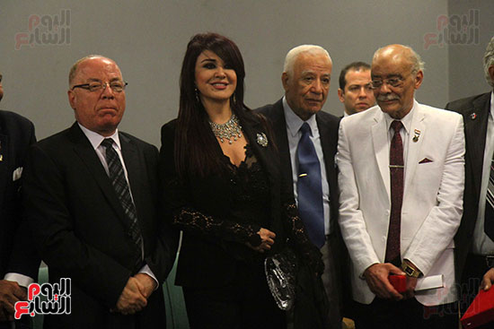 بالفيديو: مادلين طبر تهدي تكريمها في مصر لي شهداء أكتوبر