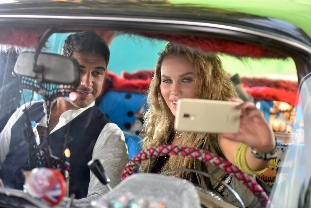 صورة سيلفي نيكول سابا ممثلة كوميدية في كليبها الجديد