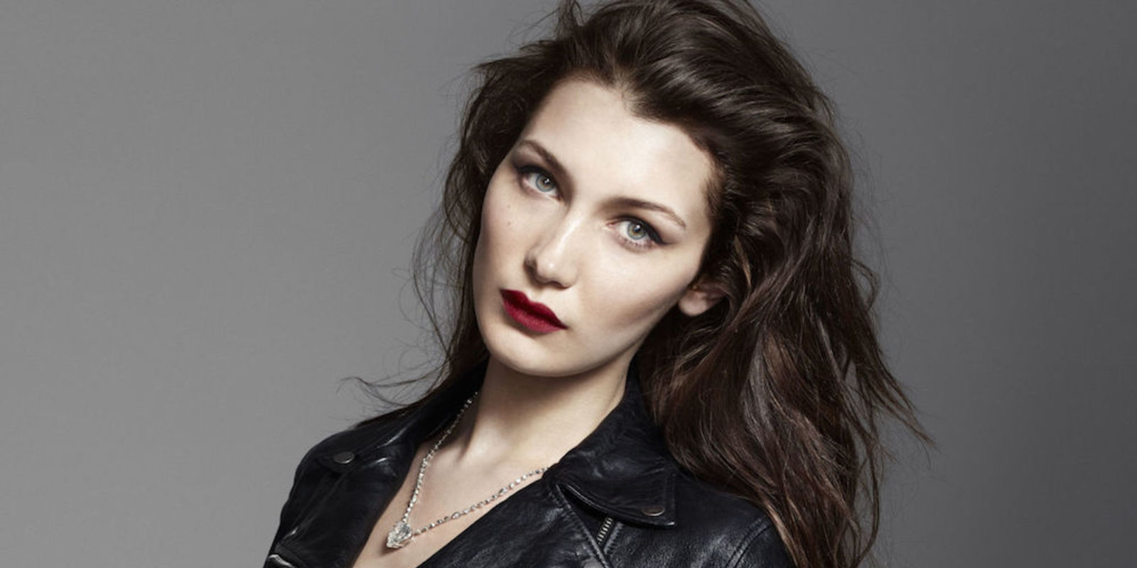 عارضة الأزياء بيلا حديد تهاجم قرار ترامب حول القدس