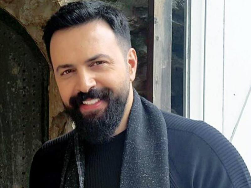 بالصور: ولي عهد دبي يكرم نجل الفنان تيم حسن