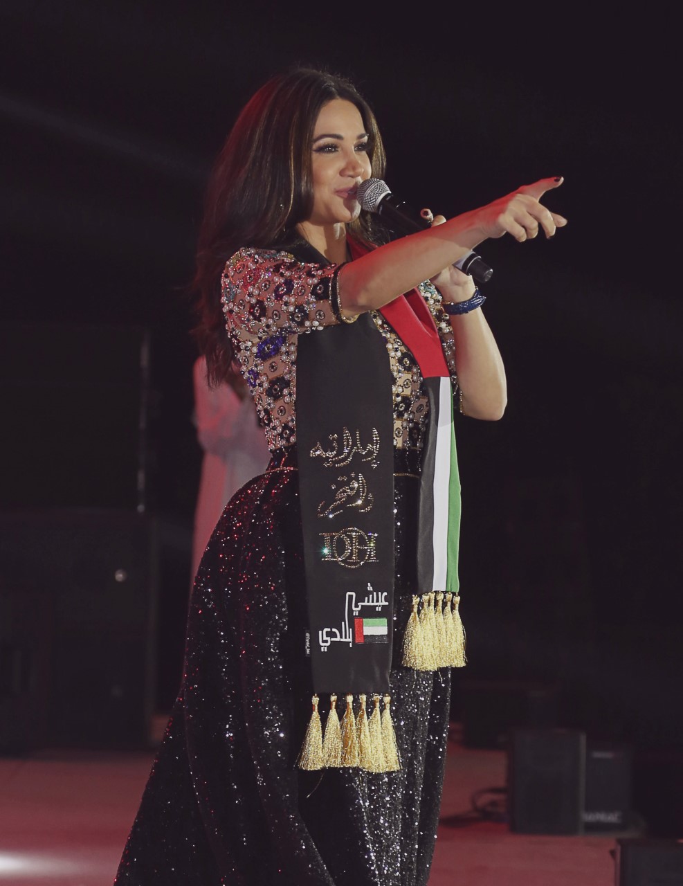 ديانا حداد تتنقّل بين جديدها وقديمها مع تفاعل جمهور العين