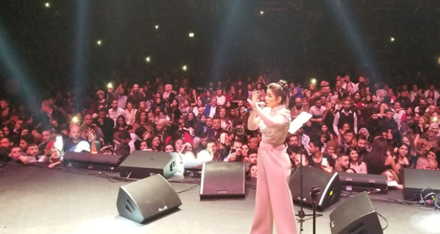 بالفيديو: شيرين عبد الوهاب تركل رجل أمن